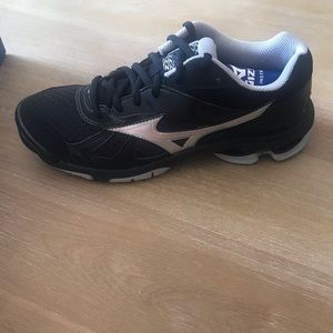 Mizuno Wave Bolt Volleyball shoe BRAND NEW❤️